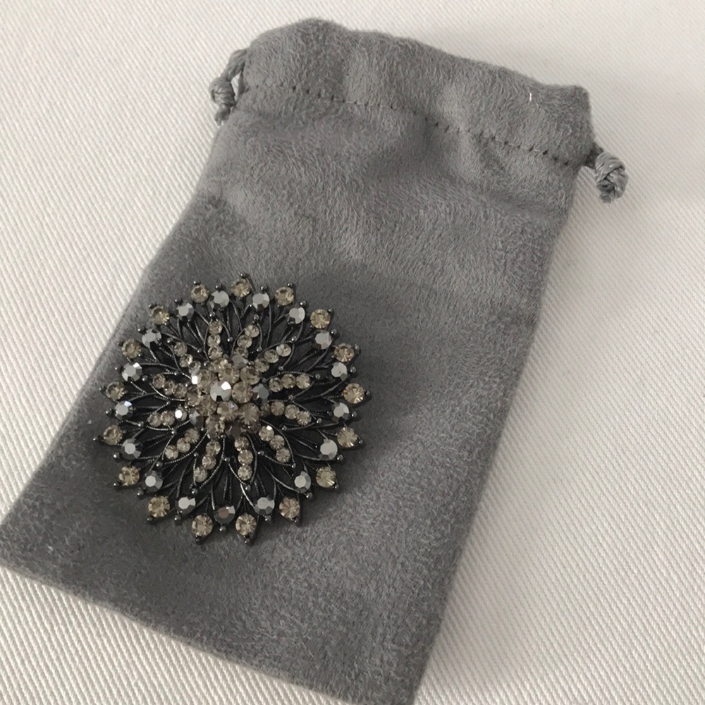 Gorgeous Vintage Brooch